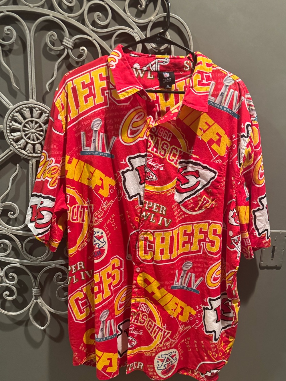 Men’s Kansas City Chiefs Short-Sleeve Button-Up Shirt champion print sz 2x